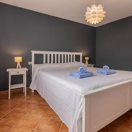 Villa Holidayvilla Volcan - Bbq , Pool , Garden, Rural By Holidays *
