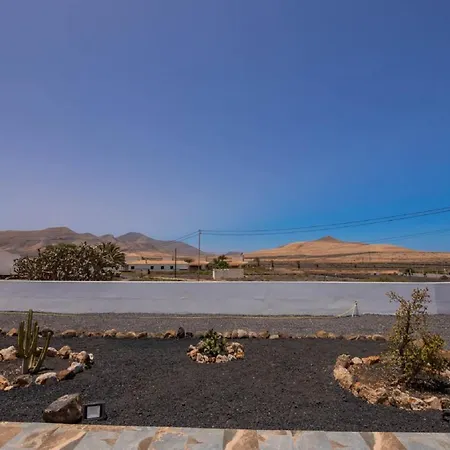 Villa Holidayvilla Volcan - Bbq , Pool , Garden, Rural By Holidays *