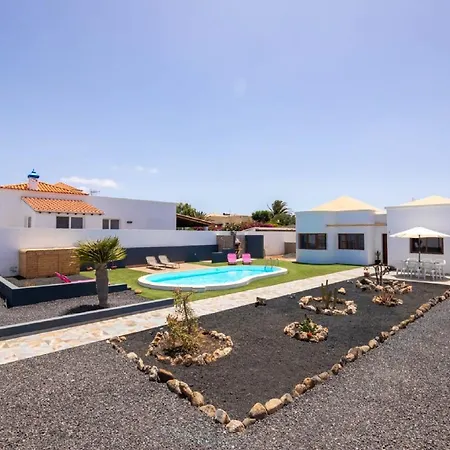 Villa Holidayvilla Volcan - Bbq , Pool , Garden, Rural By Holidays