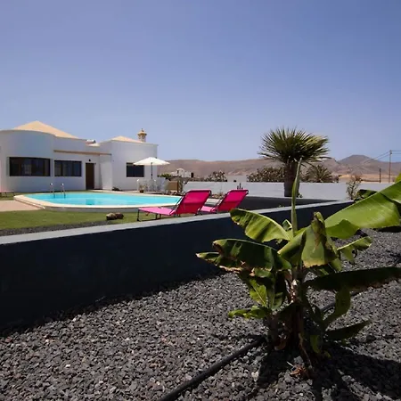 Villa Holidayvilla Volcan - Bbq , Pool , Garden, Rural By Holidays La Oliva