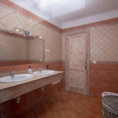 Holidayvilla Volcan - Bbq , Pool , Garden, Rural By Holidays La Oliva
